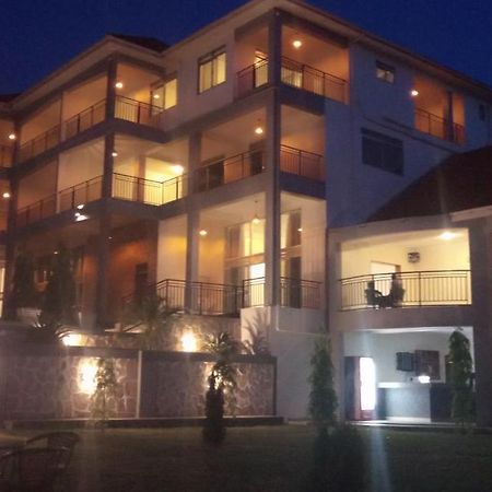 Eka Hoima Hotel Kültér fotó