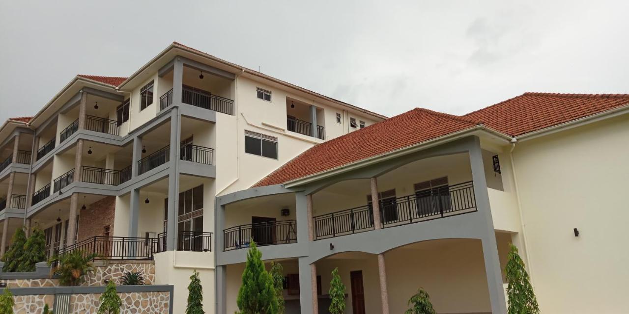 Eka Hoima Hotel Kültér fotó