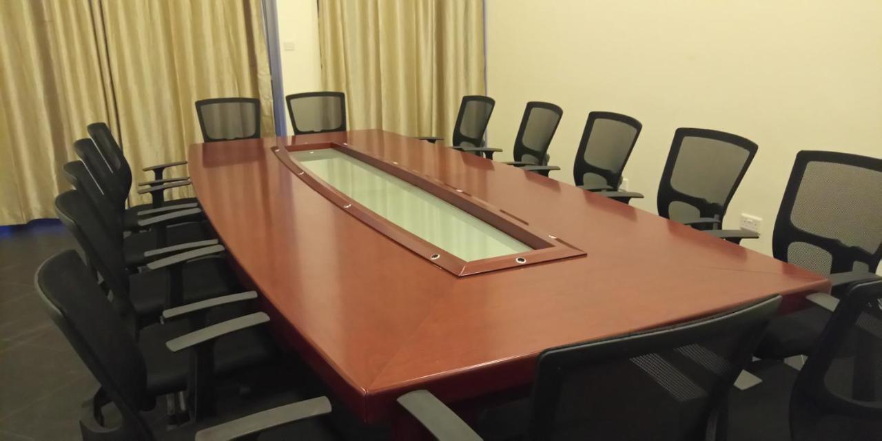 Eka Hoima Hotel Kültér fotó