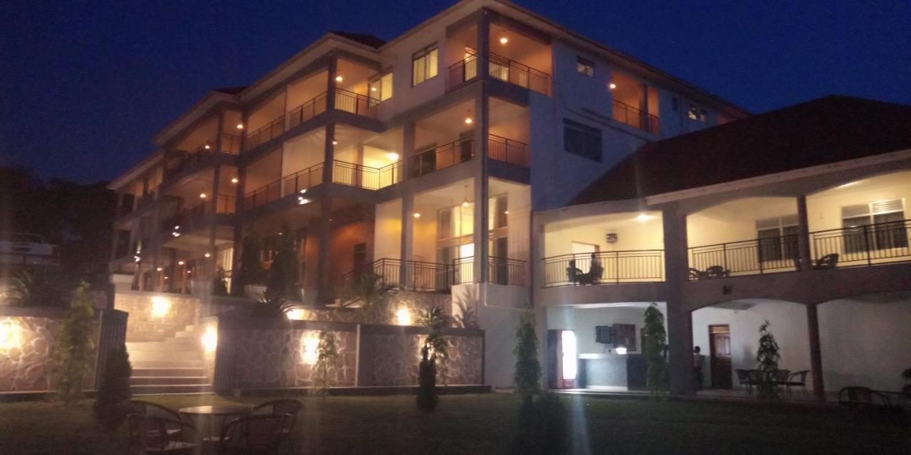 Eka Hoima Hotel Kültér fotó