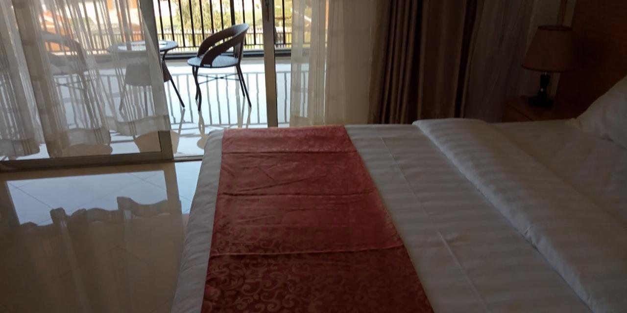 Eka Hoima Hotel Kültér fotó