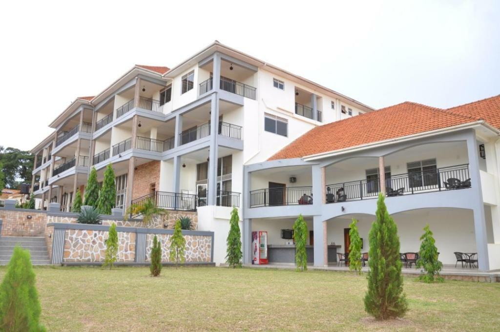Eka Hoima Hotel Kültér fotó