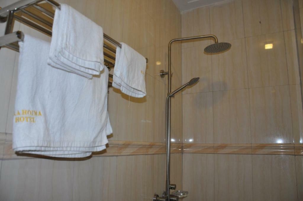 Eka Hoima Hotel Kültér fotó